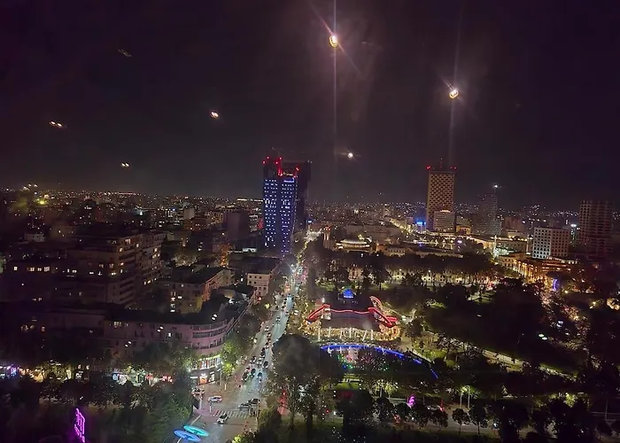 Pink Hub No 2 In The Heart Of טיראנה